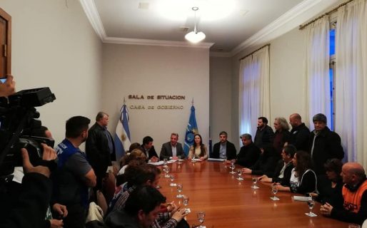 Arcioni preside la reunión con los gremios