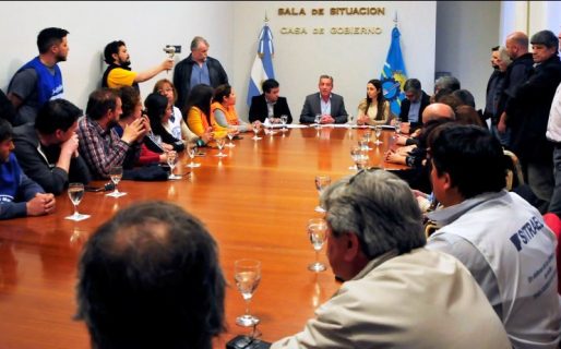 Una por una las medidas que Arcioni ofreció a los gremios estatales