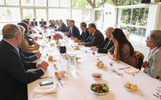 Macri, Pichetto y Peña almorzaron con senadores del interbloque Cambiemos