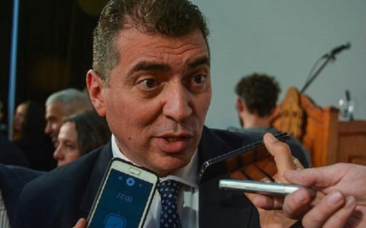 De Bella renunció de forma “indeclinable”