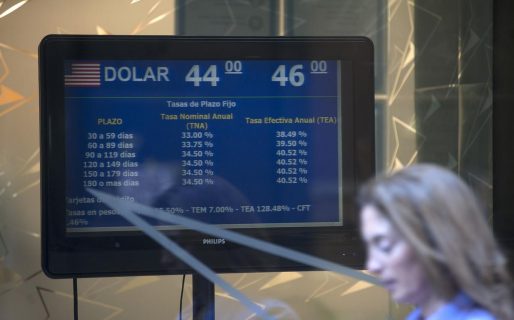 Intenso debate: Dólar a $50, a $136 o +25%