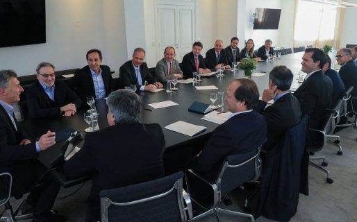 Macri se reunió con representantes de las operadoras en medio del debate por el barril congelado
