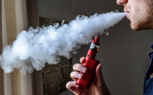 Cigarrillos electrónicos: la “opción más saludable” que también genera adicción