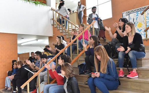 Descontarían días a auxiliares de la educación que sostienen el paro