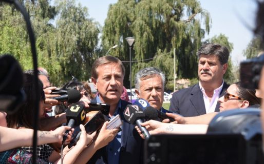 Un candidato denunció campaña sucia porque reparten volantes de él con Macri