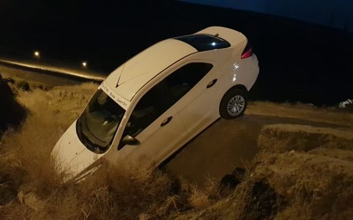 Un remis desbarrancó en el Camino Del Centenario