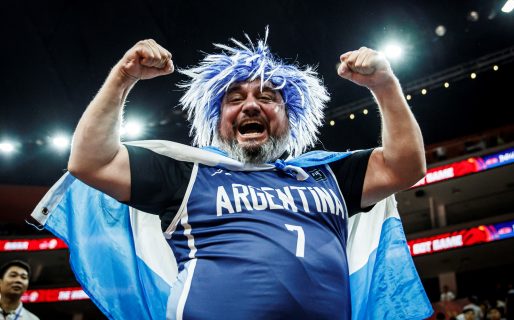 El comodorense que es viral en el Mundial de Básquet por su extraño look