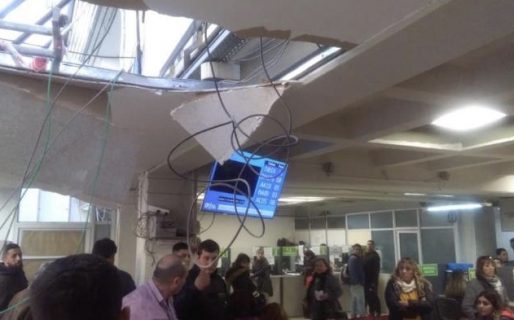 Se cayó un techo en la Municipalidad y hubo heridos