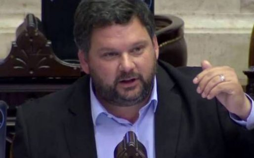 El diputado Igón se vacunó contra el Covid y el Área programática negó una autorización especial