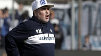 Maradona anunció a sus jugadores que deja de ser DT de Gimnasia