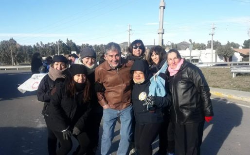 Docentes endurecen medidas y no dejan subir camiones con combustible a yacimientos