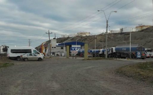 Estatales niegan bloqueo de playa de tanques de combustibles en Comodoro