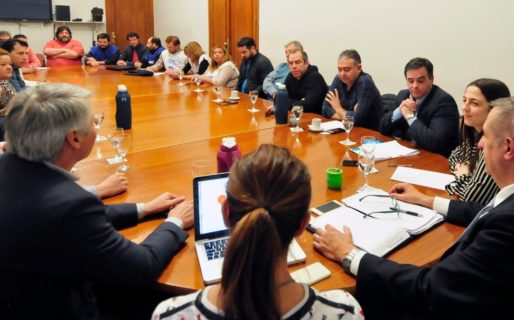 El Gobierno de la Provincia se reunió con gremios docentes  para discutir nuevas propuestas que permitan la solución del conflicto