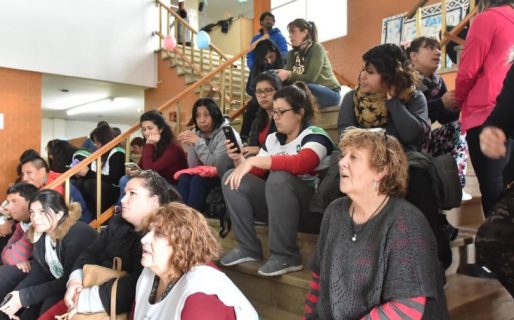Pese dictarse conciliación obligatoria, continúa la toma del Ministerio de Educación