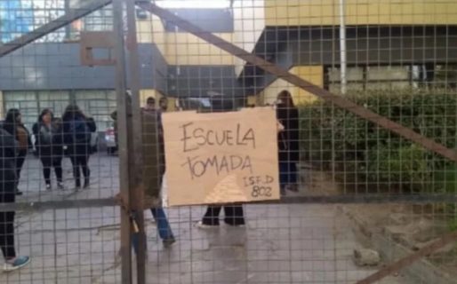 Padres denunciaron la toma de la playa de tanques y la Escuela N° 1 ante la Justicia Federal