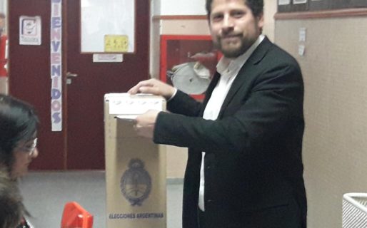 Fuentealba votó y agradeció el acompañamiento de los vecinos
