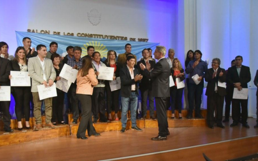 Arcioni entregó diplomas a las autoridades electas de las Comunas Rurales