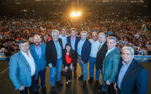 Arcioni y Alberto Fernández juntos en un acto del Frente de Todos