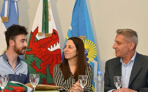 Arcioni recibió al estudiante Gales que está en Chubut por intercambio cultural