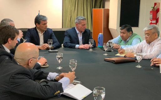 Los Petroleros cobrarán los días caídos y el Gremio gestiona la subida de equipos parados