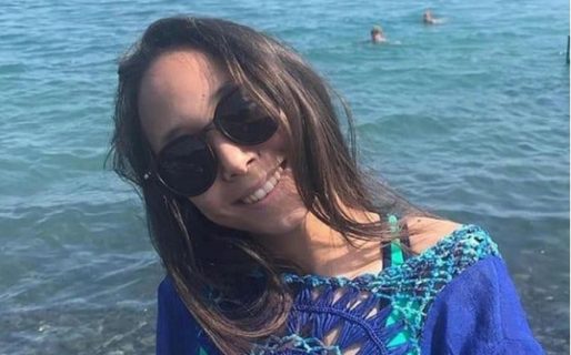 Una adolescente murió por la explosión de su celular mientras dormía