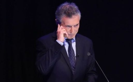 ¿Macri tenía una cucaracha en la oreja?