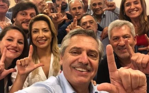 «Paseo con Dylan, guitarreada y amigos”: La previa electoral de Fernández