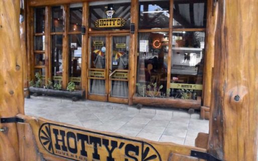 Rompió el vidrio de un local porque no le donó sobras de comida