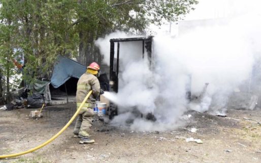 Se incendió un precario albergue ocupado por indigentes
