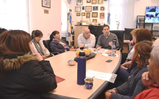 Luque recibió a padres autoconvocados preocupados por la educación