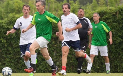 Se develó el misterio: Macri se lesionó jugando al fútbol