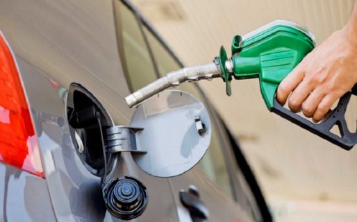 Si bajó el valor del petróleo crudo a nivel global, ¿por qué se mantiene el precio de los combustibles en la Argentina?