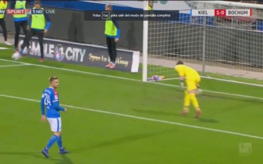 ¿Te sabías esa regla? Un suplente tocó la pelota cuando aún estaba en juego y le cobraron penal