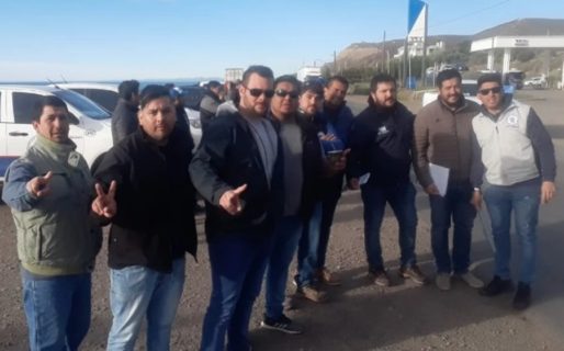 Petroleros realizan un relevamiento en el acceso norte a Caleta Olivia