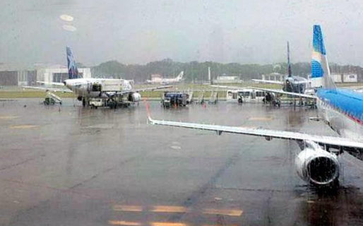 Aeroparque y Ezeiza con demoras por la tormenta