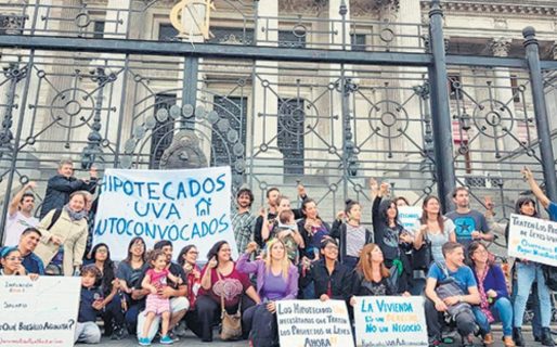 Deudores ahogados por los créditos UVA