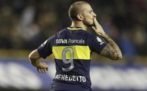 El «me gusta» de Benedetto contra Riquelme que desató la furia de los hinchas