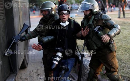 Detuvieron a un fotógrafo argentino durante las protestas en Santiago