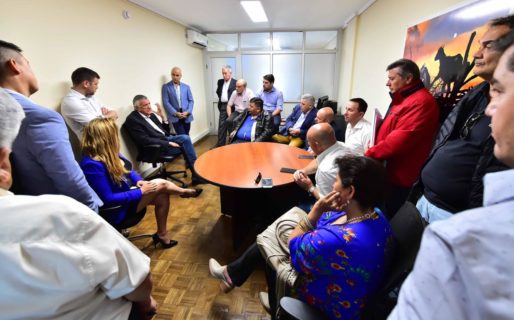 Gioja recibió a peronistas de Chubut que el PJ local quiere echar del Partido