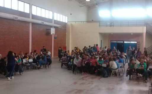 Docentes definen mañana si comienzan las clases