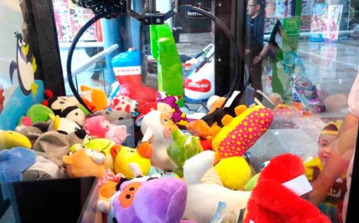 Entró a un drugstore en el centro de Comodoro y lo detuvieron por romper la máquina de peluches