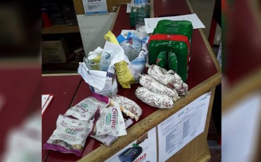 Un policía intentó robarse una picada en un supermercado y lo atraparon