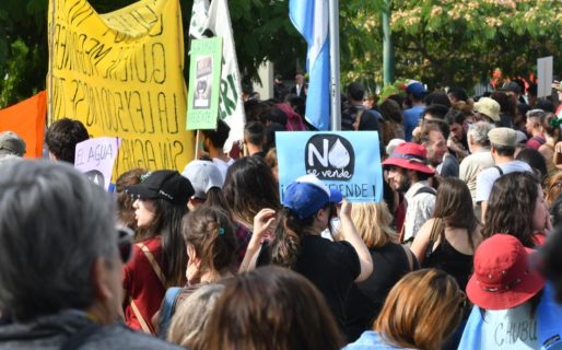 Diputados salieron escoltados por la Policía de la Legislatura