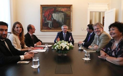El presidente Fernández se reunió por primera vez con su Consejo de Asesores en la Casa Rosada
