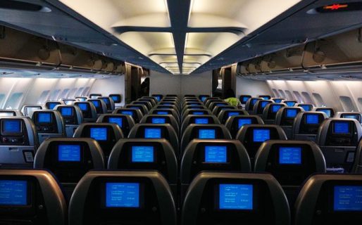 Un médico manoseó a una mujer durante un vuelo