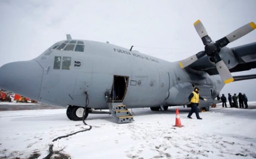 Hallaron restos humanos en la zona de búsqueda del avión chileno desaparecido