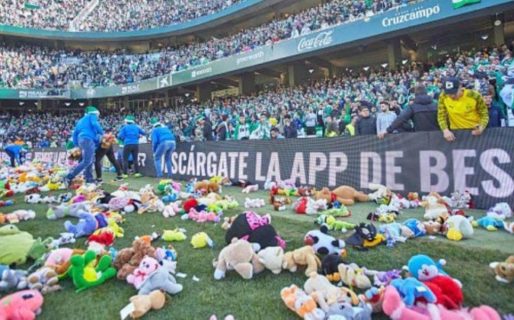 El porqué de la lluvia de peluches en medio de un partido de la liga española