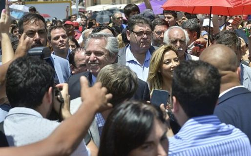 Cuáles son los países que  enviaron representantes a la asunción de Fernández