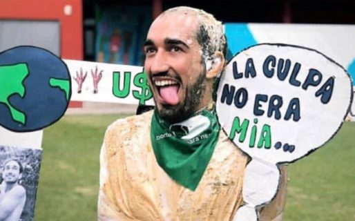 El repudiable festejo de graduación de un alumno: se disfrazó de víctima de femicidio