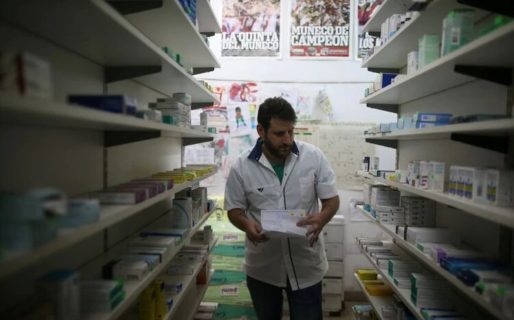 Laboratorios acordaron con el Gobierno bajar un 8% el precio de medicamentos